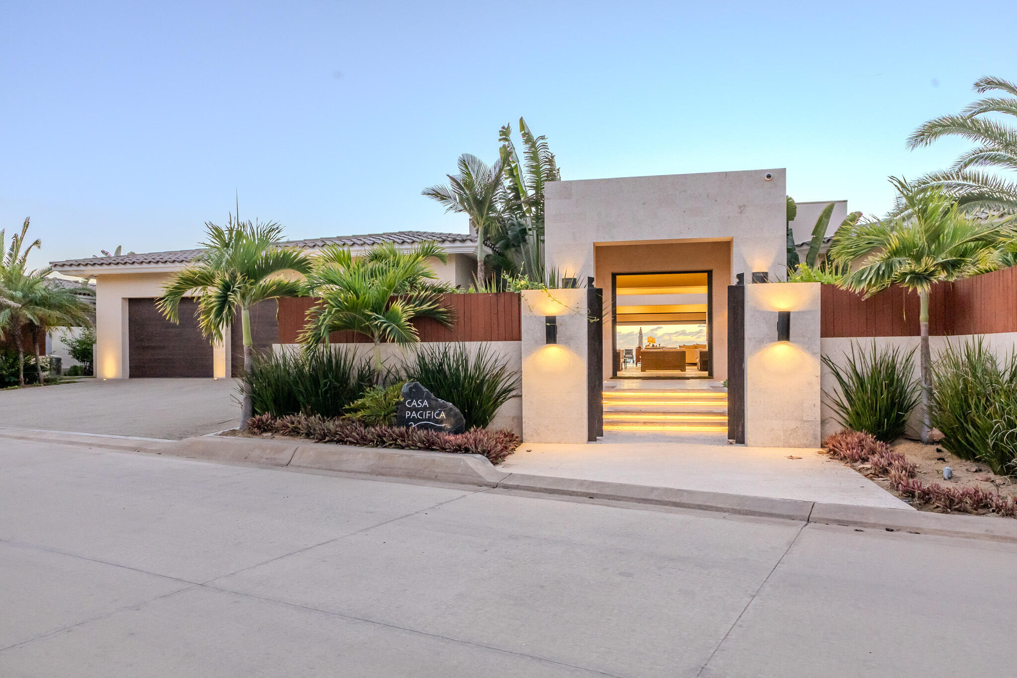 Los Cabos Luxury Cantinas Set within the exclusive Las Cantinas neighborhood at the Legacy Club, Cantina #1 enjoys a prime elevated position with panoramic Pacific Ocean for sale