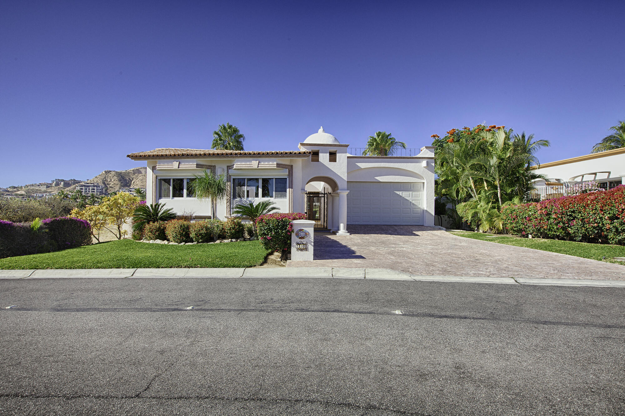 Los Cabos Luxury Oceano Baja Discover Casa Oceano, a stunning single-story fairway home in one of Los Cabos' most coveted communities. Prime location with for sale