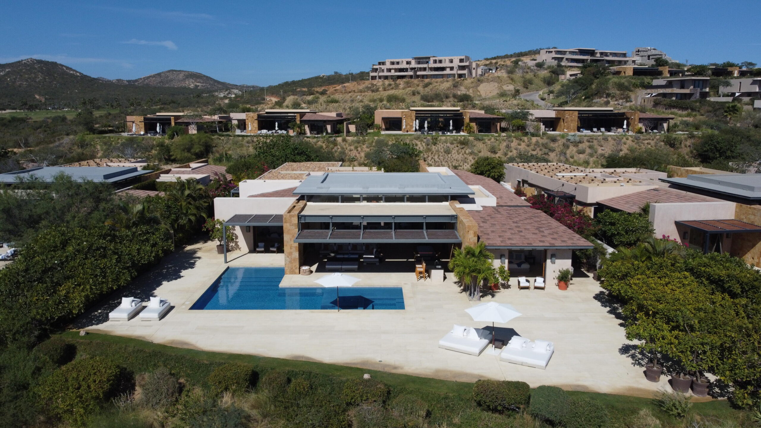 Los Cabos Luxury West Enclave Ritz-Carlton West Enclave, Ritz-Carlton Reserve Residence 10 offers an exceptional blend of modern luxury and serene coastal living. These single-level indoor/outdoor residences are thoughtfully designed to provide privacy and tranquility. Featuring expansive floor-to-ceiling windows, the homes showcase breathtaking for sale