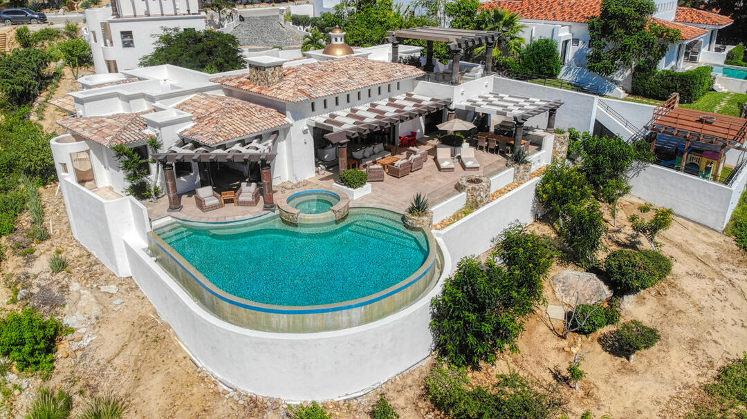 Los Cabos Luxury La Noria Casa Lau'ren offers contemporary luxury with 4 bedrooms plus a private casita. Overlooking the Jack Nicklaus Signature Golf Course, this elegant home features ocean for sale