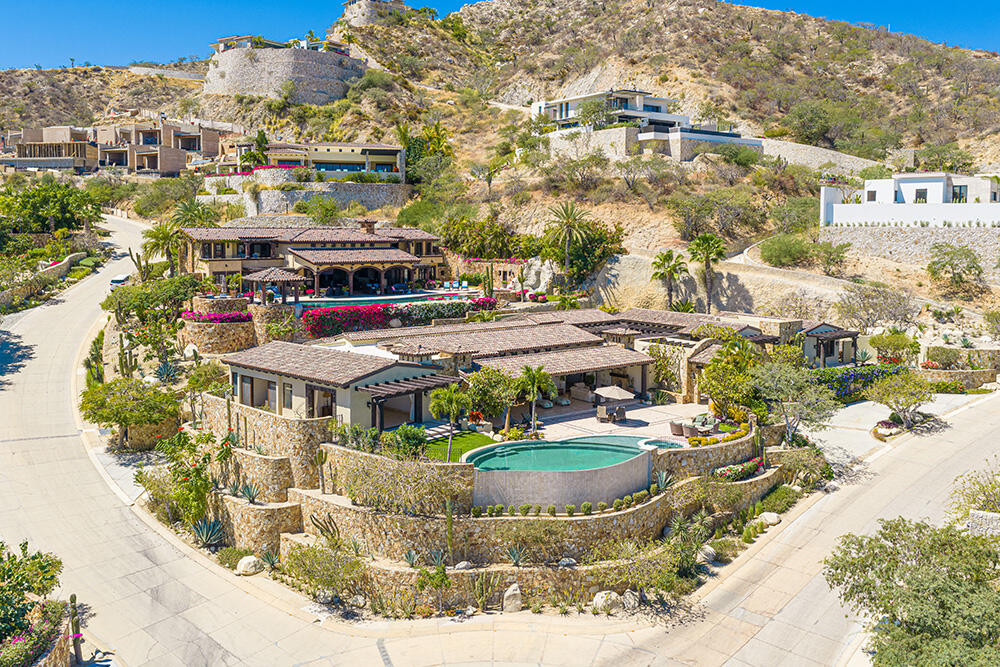 Los Cabos Luxury Section 1- Las Colinas Las Colinas 25 is an exceptional six-bedroom estate with unobstructed for sale
