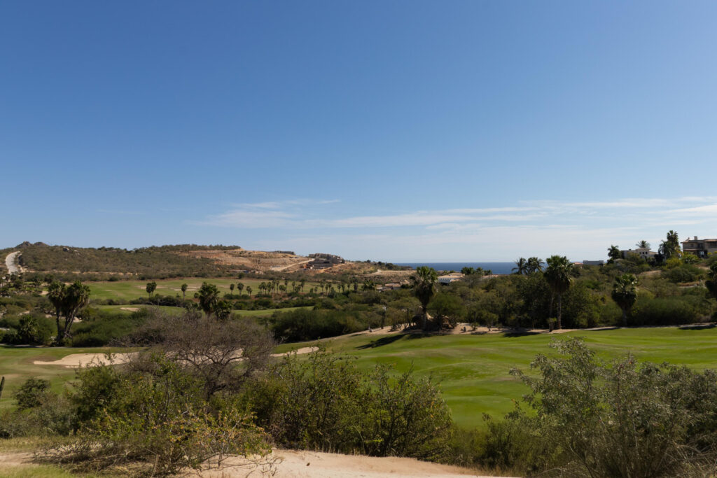 Los Cabos Luxury El Altillo To be completed in April 2026 Altillo 56 is set within the highly secure and exclusive El Altillo , Puerto Los Cabos community, this striking contemporary estate offers an exceptional lifestyle at the intersection of privacy, architecture, and natural beauty. Positioned to capture sweeping golf course – C. Alitllo, San Jose del Cabo, BS