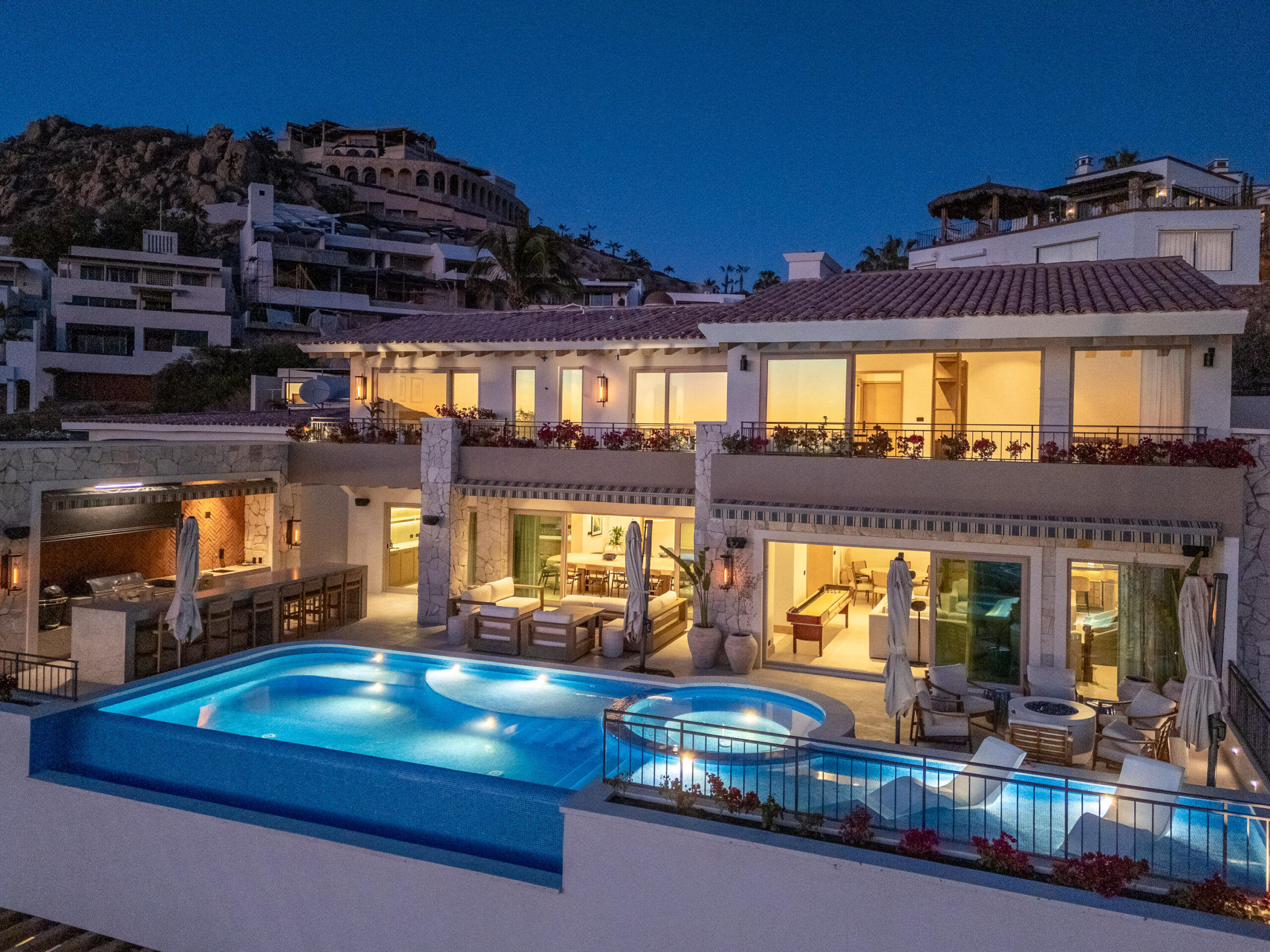 Los Cabos Luxury Pedregal Csl Casa LA MARACAIntroducing a truly one-of-a-kind villa located in Pedregal, the most exclusive and prestigious community in Cabo San Lucas.This extraordinary 12-suite property has been recently remodel with world-class architectural design, blending luxury, functionality, and complete privacy in every space.Designed for visionary owners, Casa LA MARACA represents an exceptional opportunity, whether as a private residence or as a high-performing luxury vacation rental.Casa LA MARACA not only offers a privileged ocean for sale