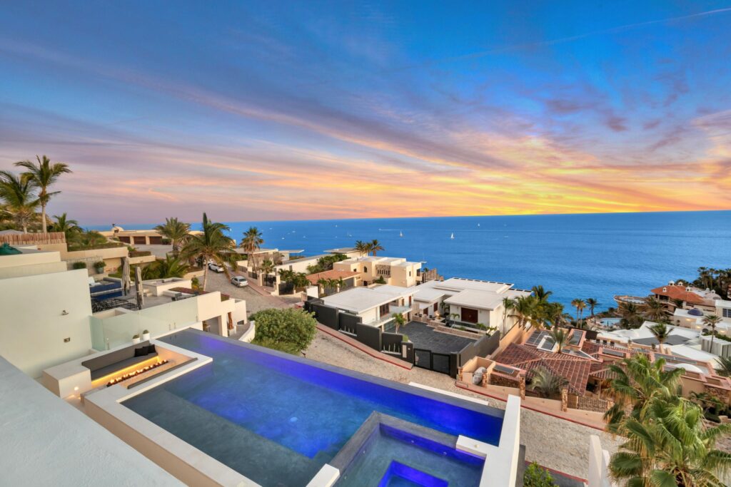 Los Cabos Luxury Fundadores Villa 171 is a luxurious mostly single-level, six-bedroom home overlooking the Greg Norman Signature golf course and the Sea of Cortez. Five bedrooms open to the pool terrace, while the primary suite features a walk-in closet plus indoor and outdoor showers.The villa offers a chef's kitchen with ocean – Camino de los Gatos Lot 9, Cabo San Lucas, BS