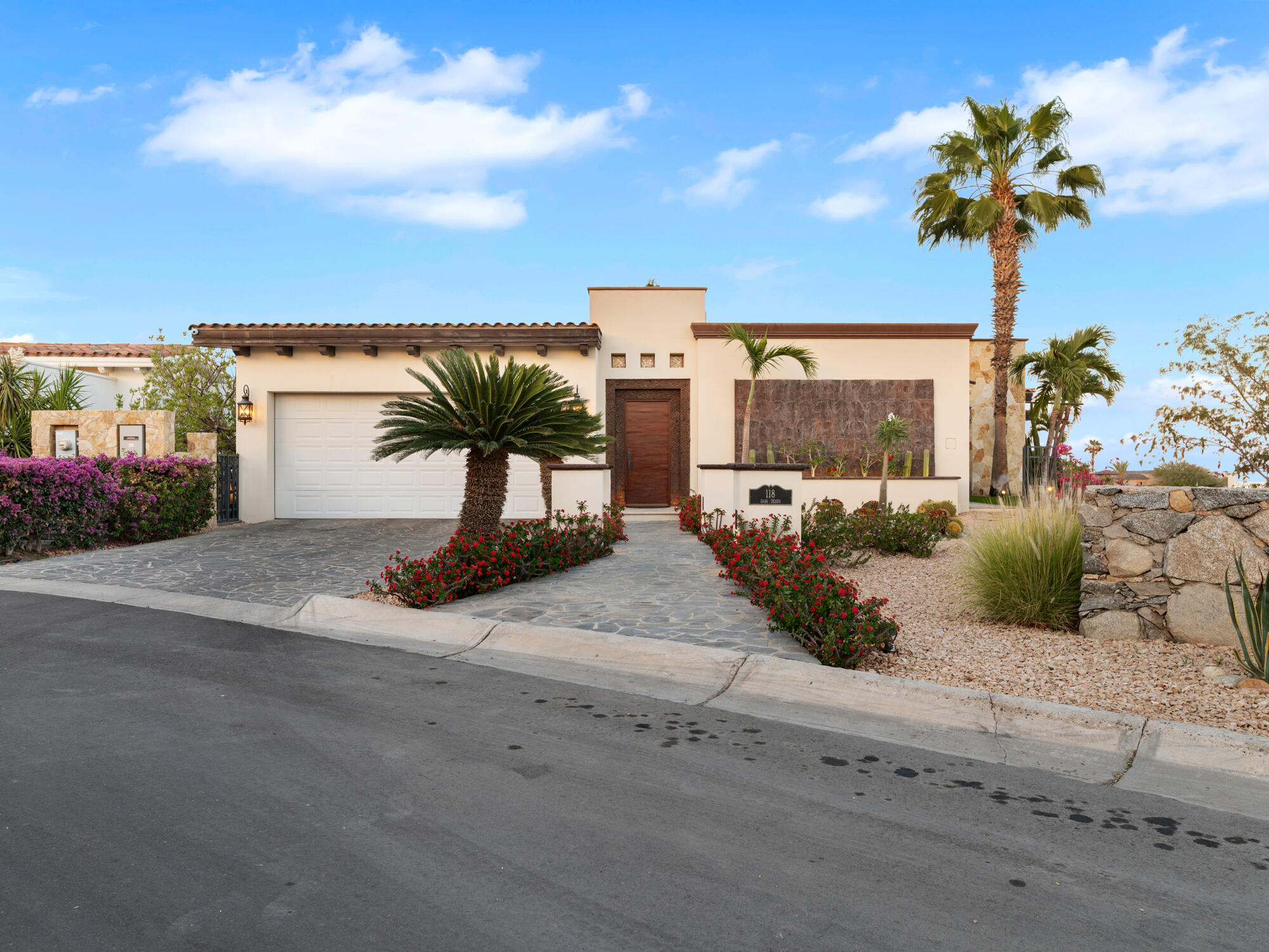 Los Cabos Luxury Cresta Del Mar Tucked away in the midst of San Lucas' corridor is the very exclusive private community of Cresta Del Mar. With very upscale homes of unique styles on large lots, CDM is a gated community in a friendly and convenient neighborhood close to amenities, restaurants, shopping, and easy access to the highway. Nearby are golf, beach, biking, and hiking trails. Casa El Deseo is a one-of-a-kind, ranch-style home nestled in this beautiful setting with ocean for sale