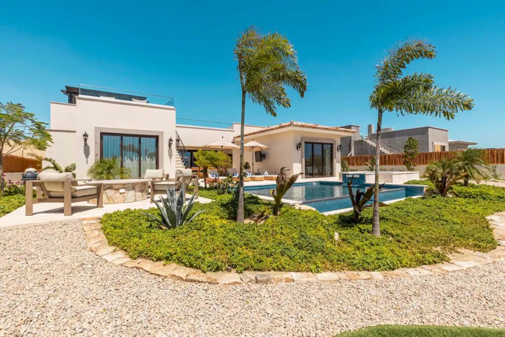 Los Cabos Luxury Las Casas Discover the opportunity to create your dream home in the prestigious Diamante Cabo San Lucas community. Choose from custom 3 or 4 bedroom floor plans, complete with a full set of architectural designs ready for immediate construction. Collaborate with the skilled on-site Diamante construction team for a seamless build. As a valued homeowner, you'll gain access to Diamante's world-class amenities, including the luxurious dining experiences at Nobu and Izzy's, the lively Sports Bar, and The Woods. Stay active with a variety of recreational options like paddle boarding, tennis, pickleball, or our state-of-the-art fitness center. Embrace the lifestyle you deserve at Diamante. – Los Colinas (Casas) #4, Pacific, BS