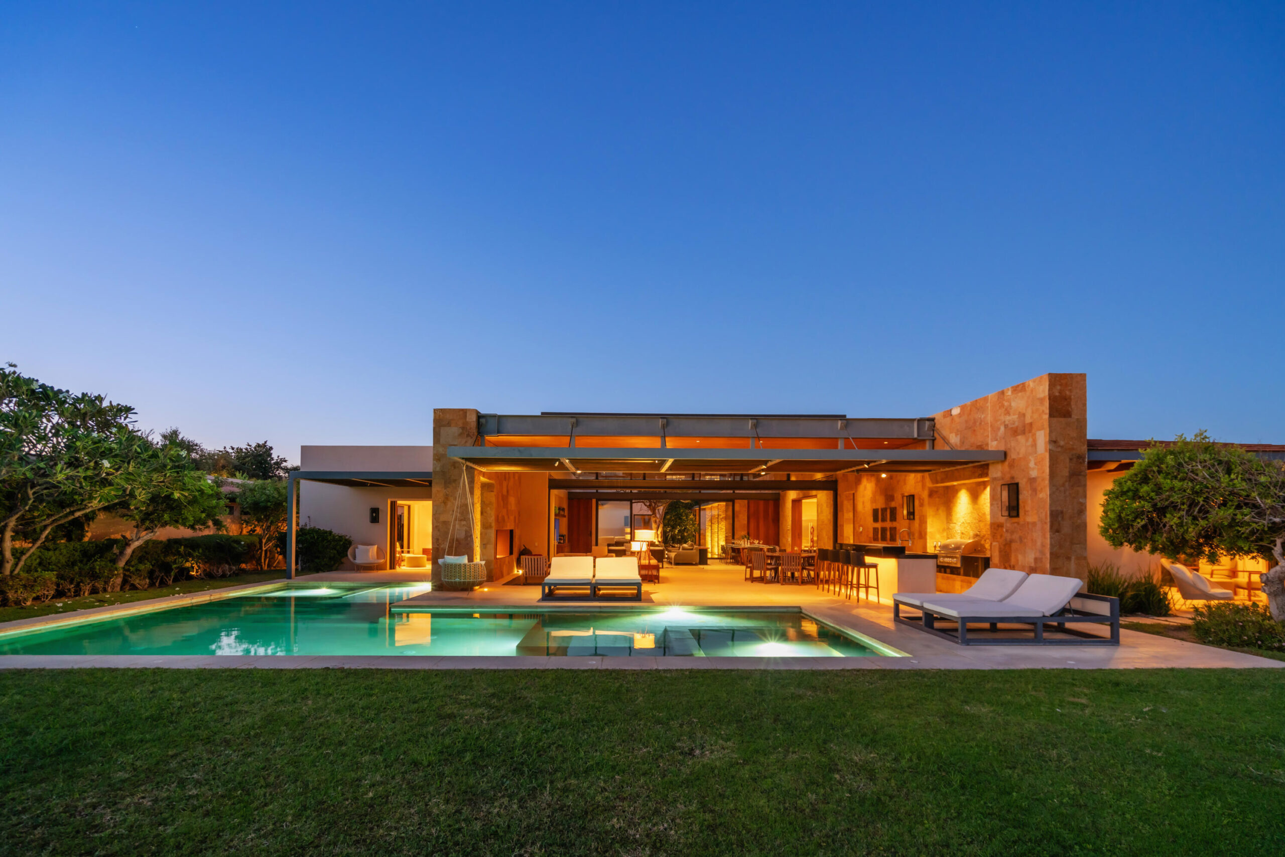Los Cabos Luxury West Enclave Ritz-Carlton An extraordinary oceanfront residence in West Enclave - Ritz-Carlton Reserve, within the private community of Puerto Los Cabos, San José del Cabo. Designed by renowned architect Fernando de Haro, this ultra-luxury single-level villa offers panoramic Sea of Cortez for sale