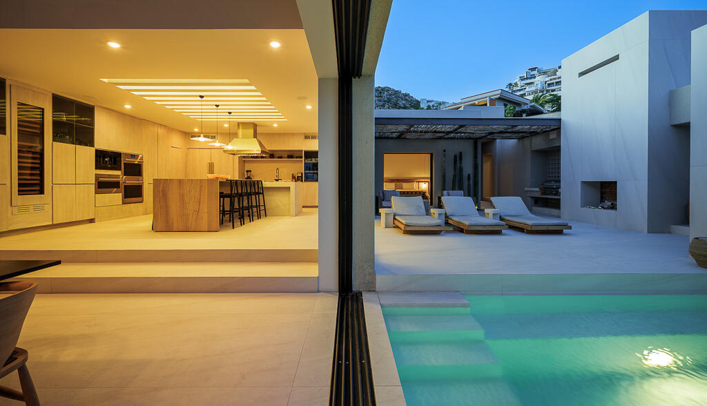 Los Cabos Luxury Pedregal Csl Villa Paraiso is found in the private community of El Pedregal. This stunning beach home has beautiful blue for sale