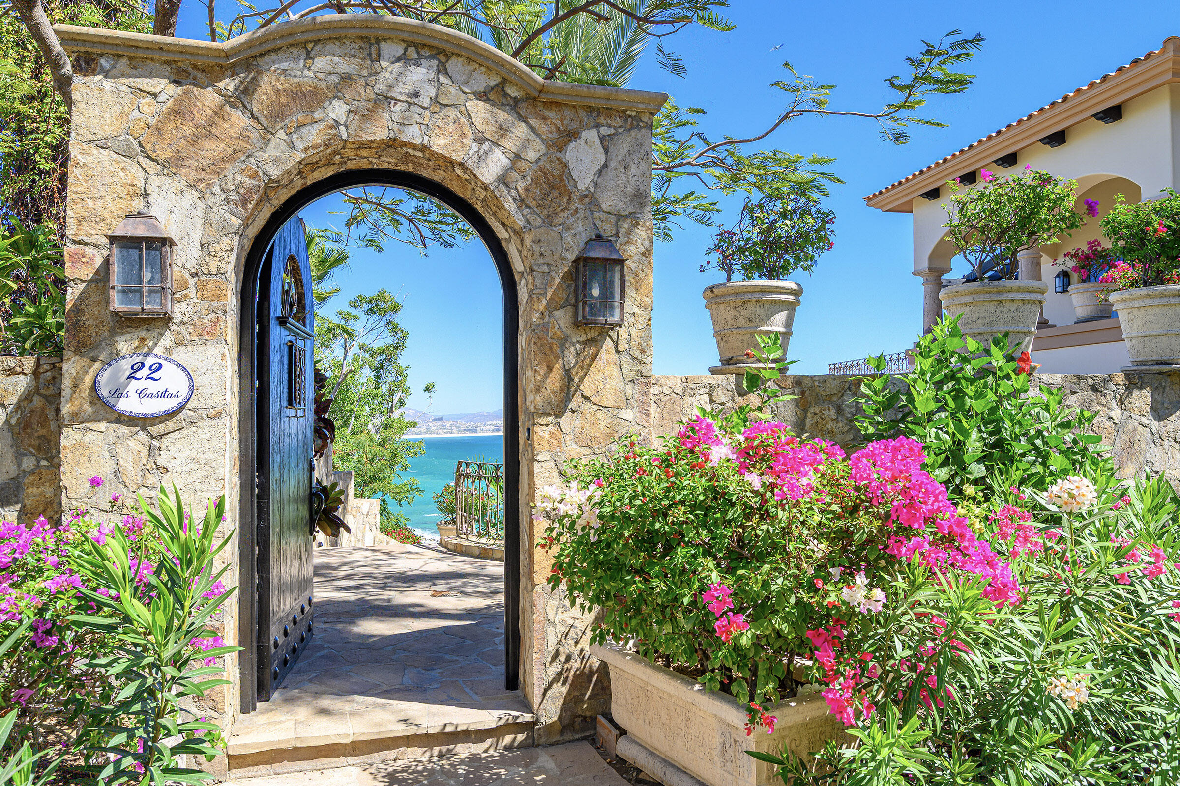 Los Cabos Luxury Villas Del Mar Casita 22 is a masterpiece of scenic living, offering breathtaking, unobstructed for sale