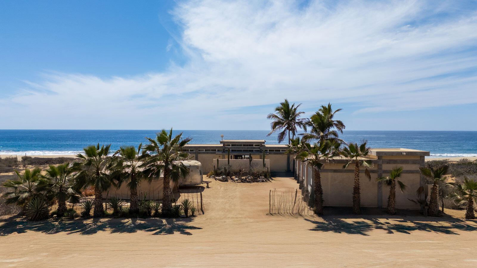 Los Cabos Luxury Pescadero This 1 Bedroom/3 Bathroom beachfront home set on the stunning beach in the El Gavilan area of Pescadero features breathtaking – Salty's Beach House, Pacific, Pacific, BS